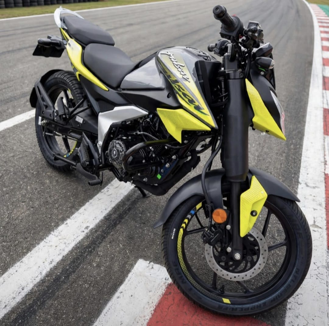 Motocicleta Pulsar NS 125, color verde